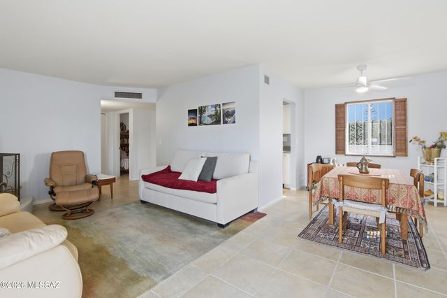 600 E River Rd Apt W, Tucson, AZ 85704