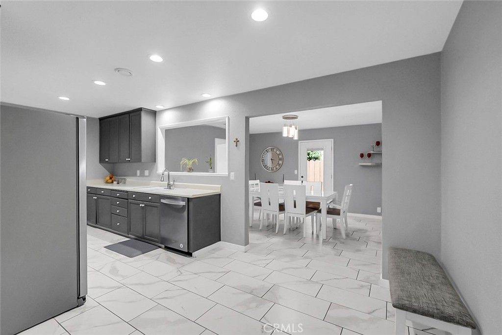 Image 5 of property listing at 3716 Georgeann, Ceres, CA 95307