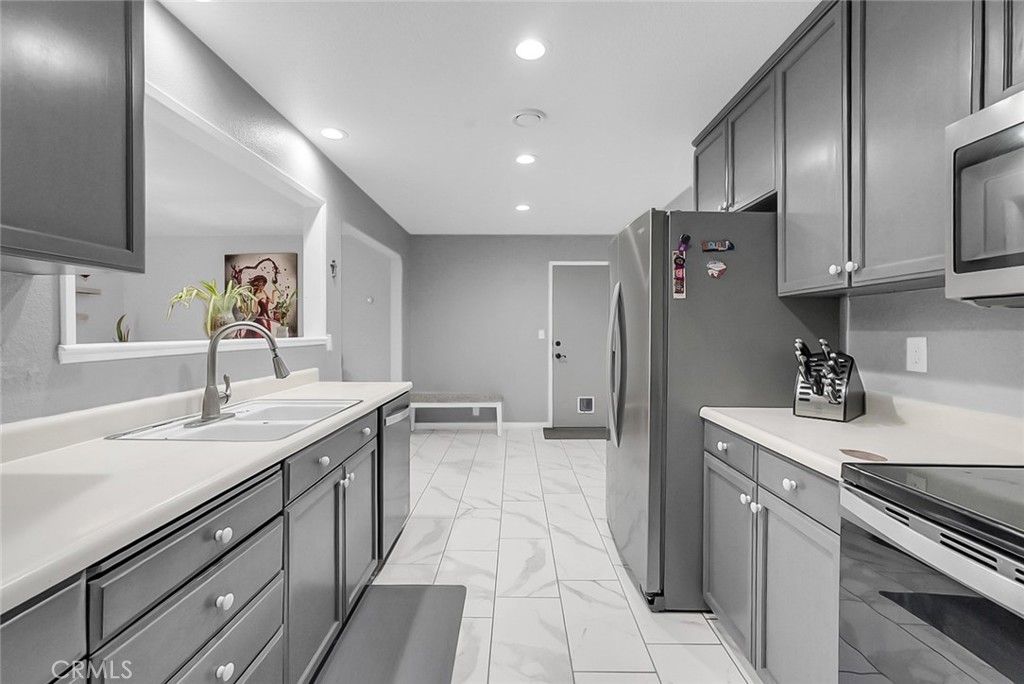 Image 6 of property listing at 3716 Georgeann, Ceres, CA 95307