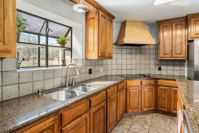 101 E Beverly Drive, Malakoff, TX 75148