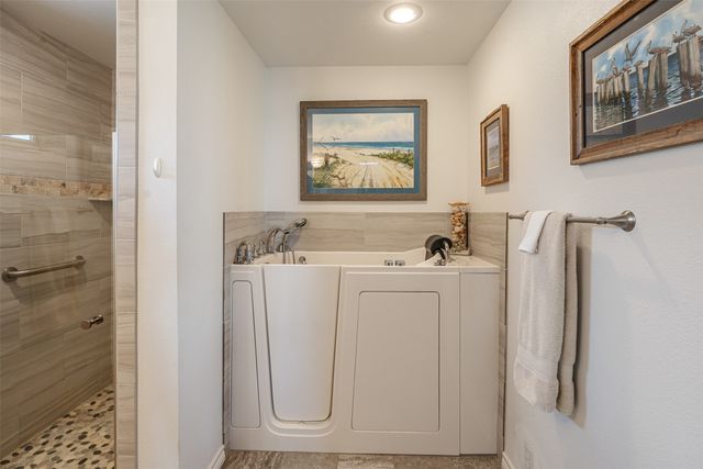 101 E Beverly Drive, Malakoff, TX 75148