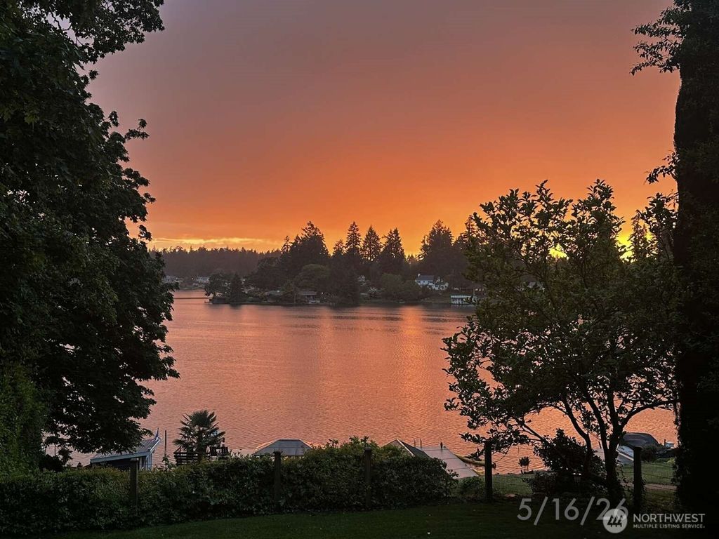 10040 Dekoven Drive SW, Lakewood, WA 98499