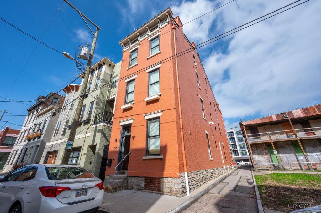 206 Wade Street, Cincinnati, OH 45202