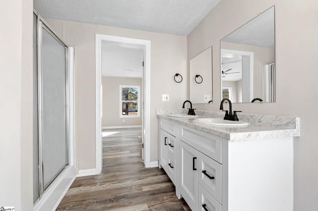 200 Country Walk Lane, Simpsonville, SC 29680