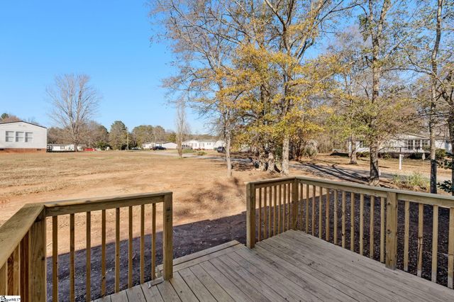 200 Country Walk Lane, Simpsonville, SC 29680