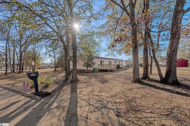 200 Country Walk Lane, Simpsonville, SC 29680