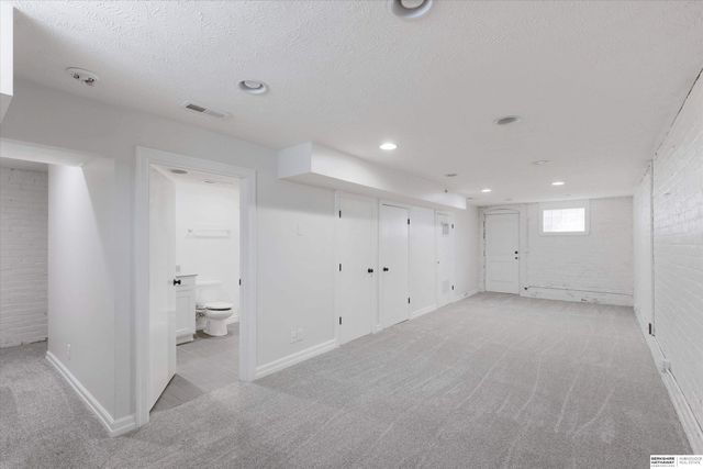 813 S 33rd Street, Omaha, NE 68105