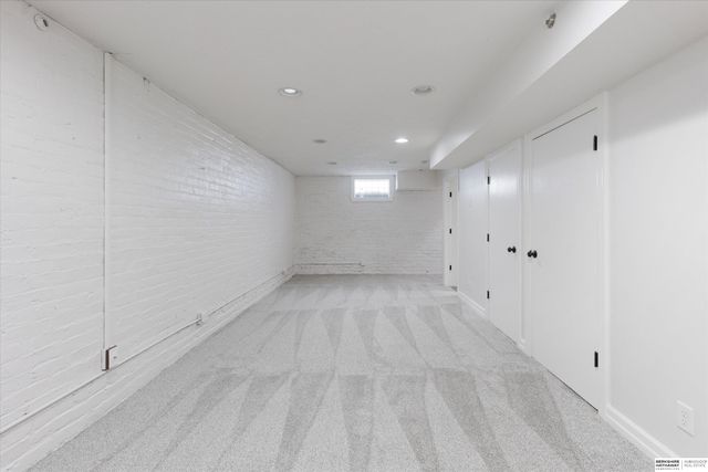 813 S 33rd Street, Omaha, NE 68105