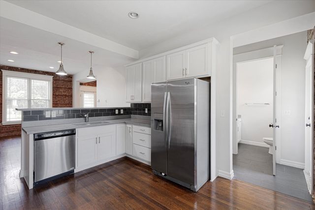 813 S 33rd Street, Omaha, NE 68105