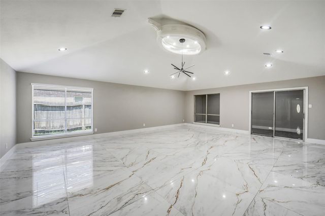 7834 Vickijohn Drive, Houston, TX 77071