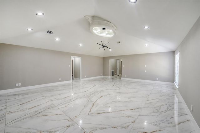 7834 Vickijohn Drive, Houston, TX 77071