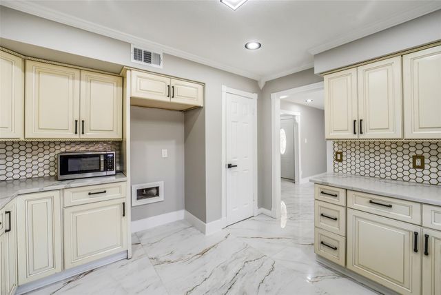 7834 Vickijohn Drive, Houston, TX 77071
