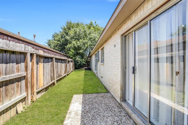 7834 Vickijohn Drive, Houston, TX 77071