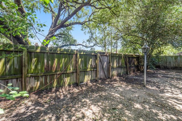 7834 Vickijohn Drive, Houston, TX 77071