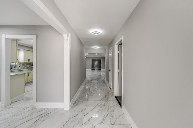 7834 Vickijohn Drive, Houston, TX 77071