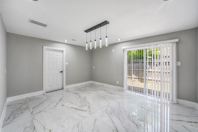 7834 Vickijohn Drive, Houston, TX 77071