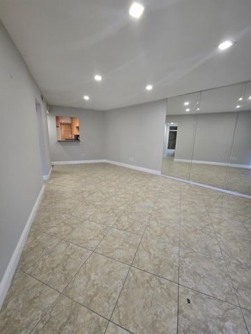 4121 Stirling Rd 205, Davie, FL 33314