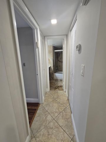 4121 Stirling Rd 205, Davie, FL 33314