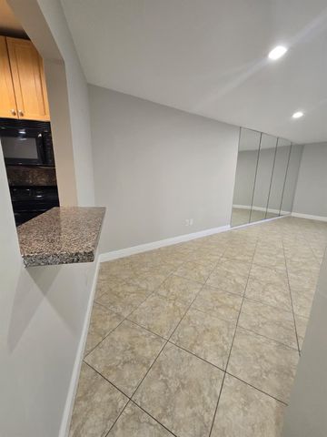 4121 Stirling Rd 205, Davie, FL 33314