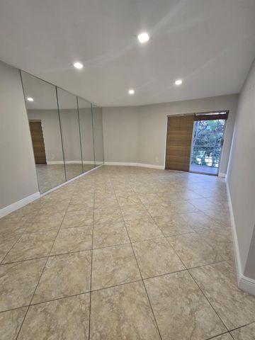4121 Stirling Rd 205, Davie, FL 33314