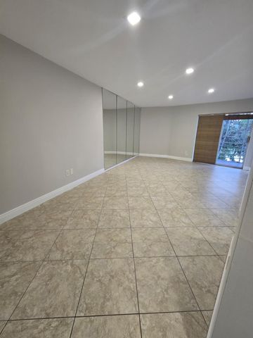 4121 Stirling Rd 205, Davie, FL 33314