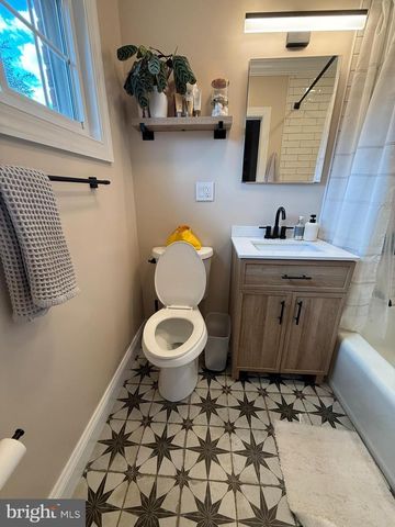 3771 GUNSTON RD, Alexandria, VA 22302