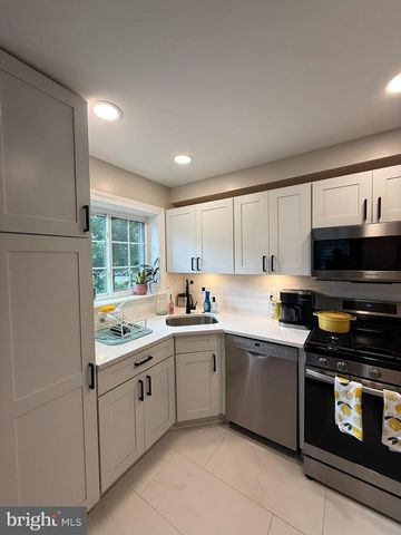 3771 GUNSTON RD, Alexandria, VA 22302