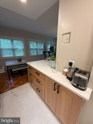 3771 GUNSTON RD, Alexandria, VA 22302