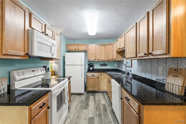 1402 Landrush, Van Buren, NY 13027