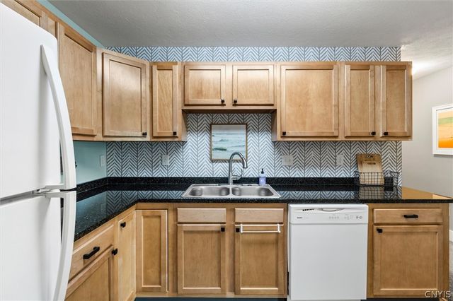 1402 Landrush, Van Buren, NY 13027