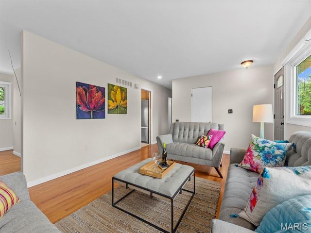 722 Lantern Lane, Olivette, MO 63132