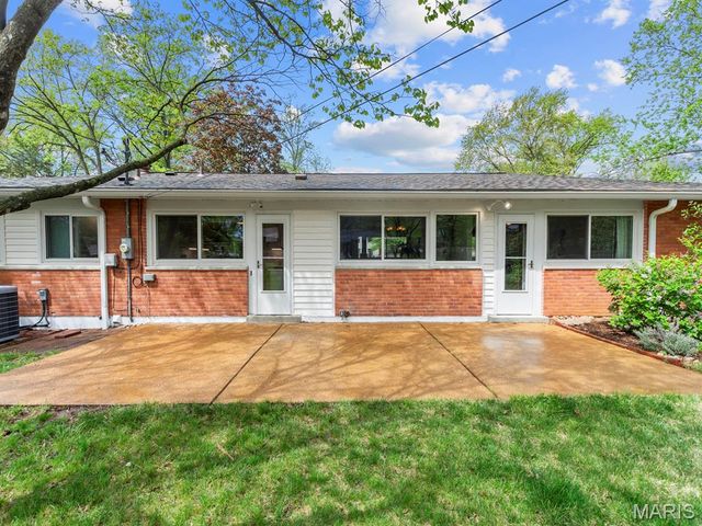 722 Lantern Lane, Olivette, MO 63132