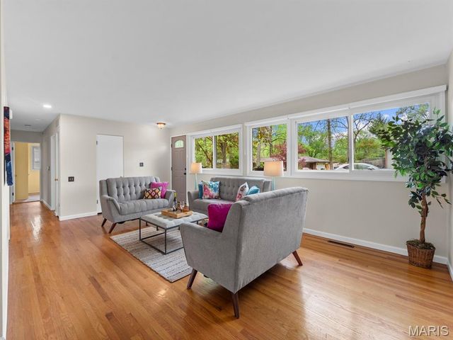 722 Lantern Lane, Olivette, MO 63132