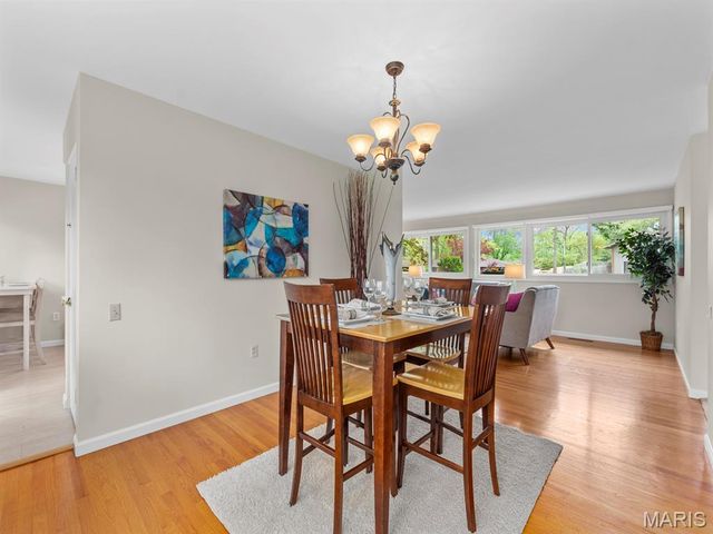 722 Lantern Lane, Olivette, MO 63132