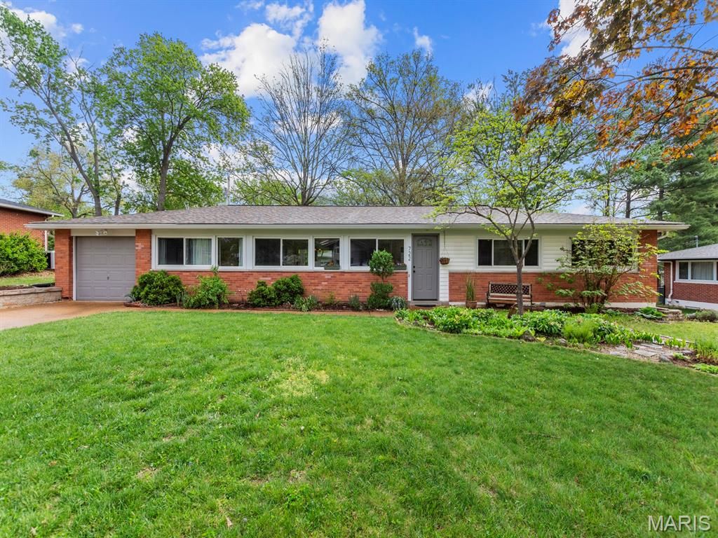 722 Lantern Lane, Olivette, MO 63132