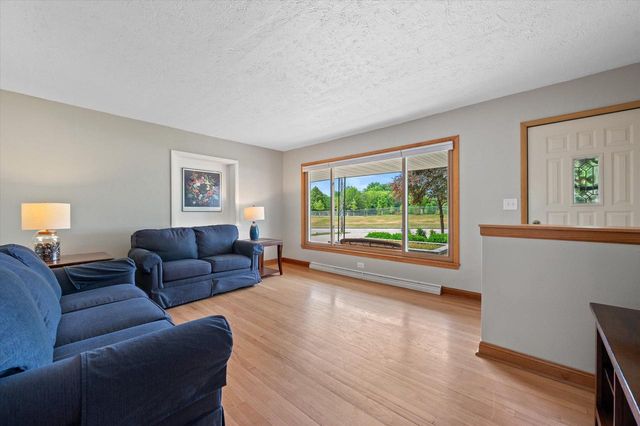 353 Tower COURT, Pewaukee, WI 53072