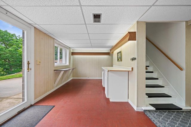 353 Tower COURT, Pewaukee, WI 53072