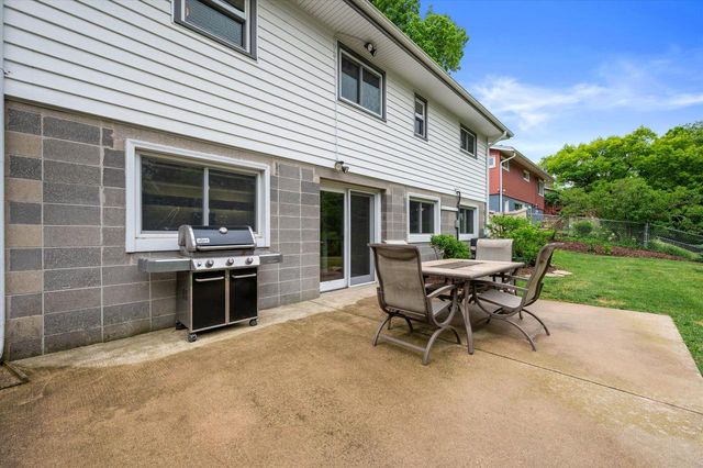 353 Tower COURT, Pewaukee, WI 53072