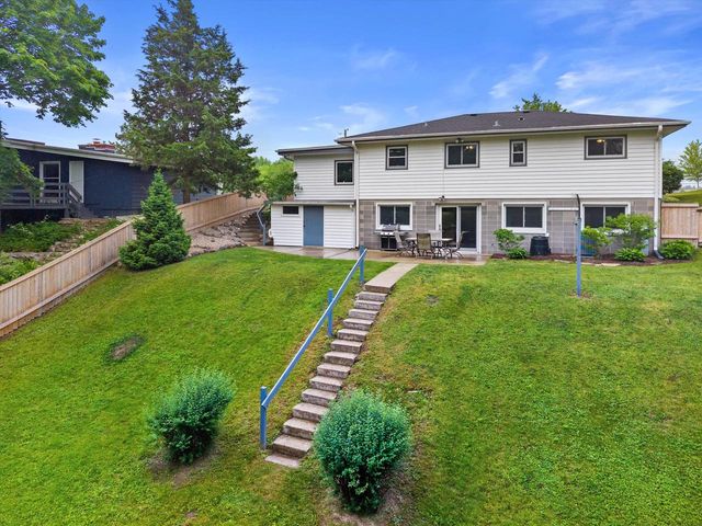 353 Tower COURT, Pewaukee, WI 53072