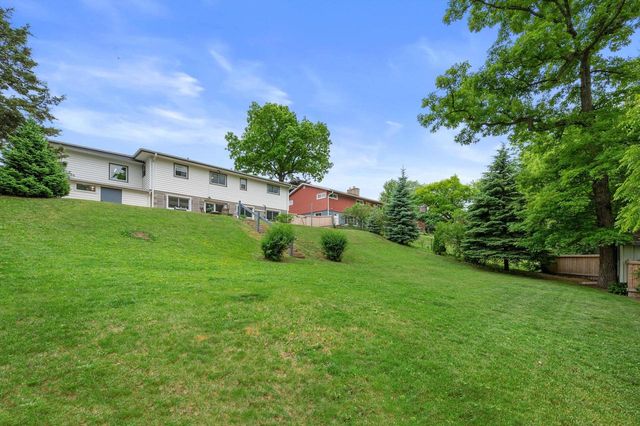 353 Tower COURT, Pewaukee, WI 53072