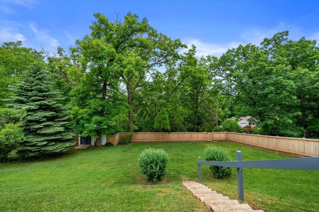 353 Tower COURT, Pewaukee, WI 53072