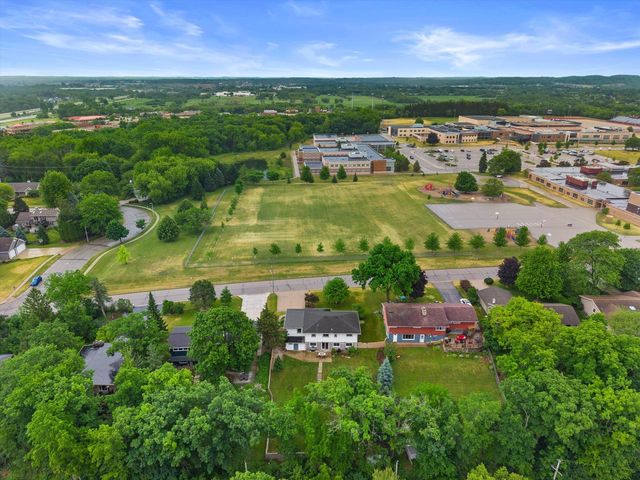 353 Tower COURT, Pewaukee, WI 53072