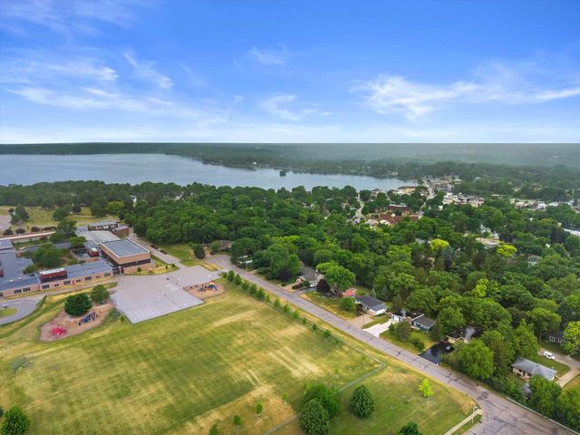 353 Tower COURT, Pewaukee, WI 53072