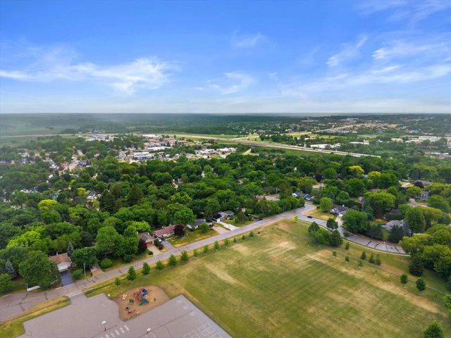 353 Tower COURT, Pewaukee, WI 53072