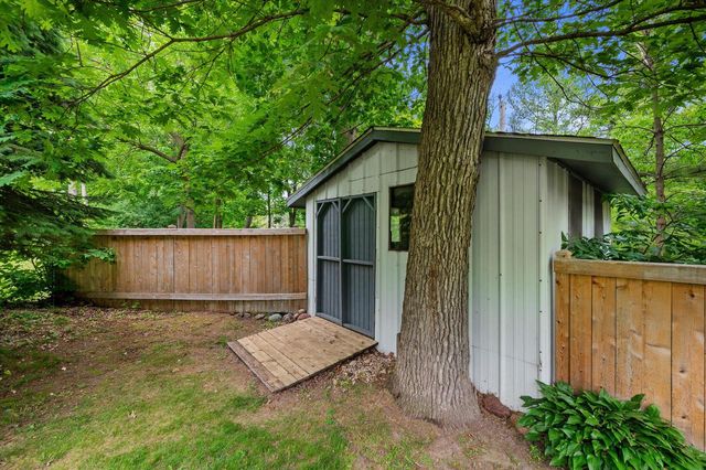 353 Tower COURT, Pewaukee, WI 53072