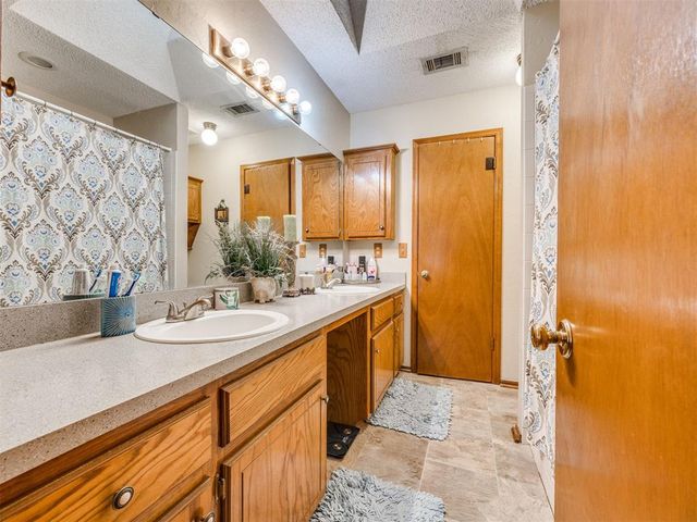 1808 SE 15th Street, Moore, OK 73160