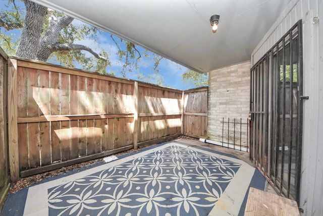 10735 Braes Bend Drive, Houston, TX 77071