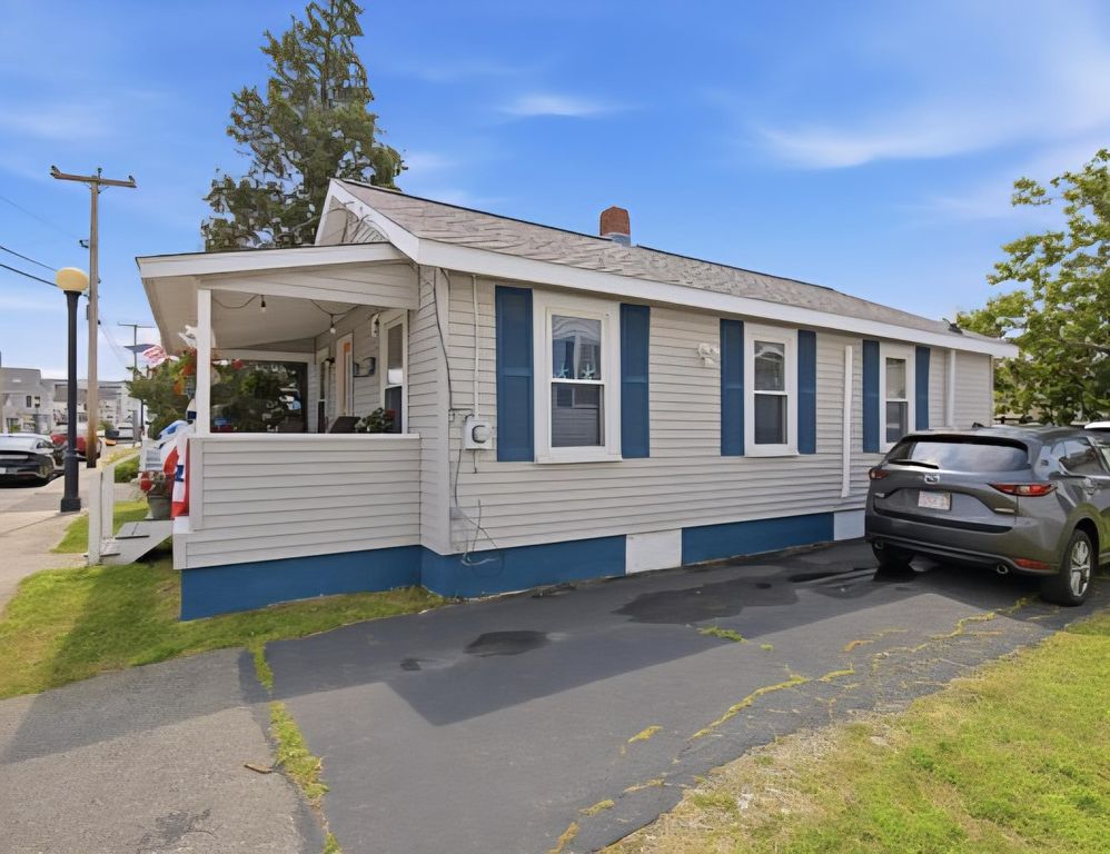 Image 3 of property listing at 51 Highland Avenue, Hampton, NH 03842
