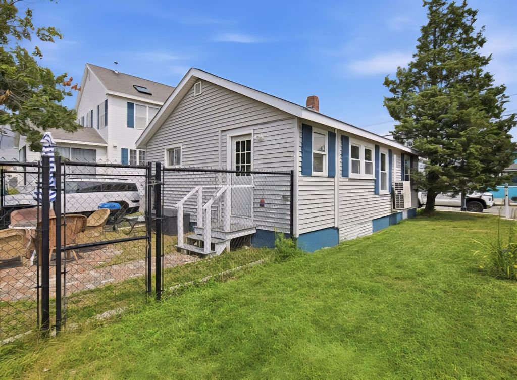 Image 7 of property listing at 51 Highland Avenue, Hampton, NH 03842