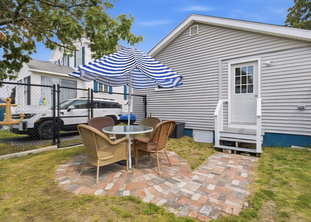 Image 10 of property listing at 51 Highland Avenue, Hampton, NH 03842
